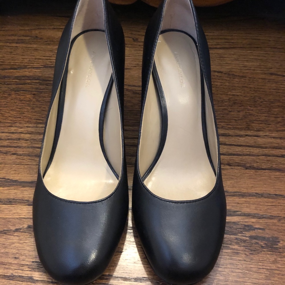 SALE!!  EUC Ann Taylor leather heels